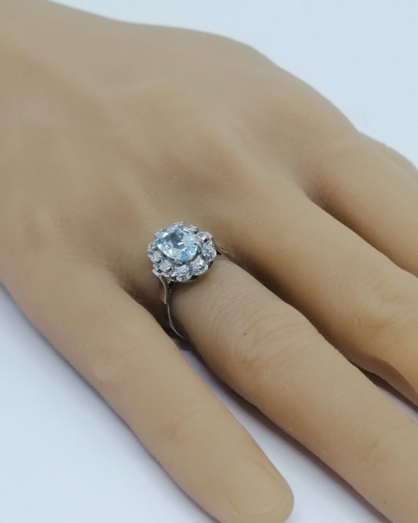 Bague en or gris, sertie de diamants taillés et d'une aigue-marine facettée, vers 1950. – Image 5