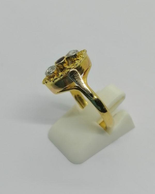 Bague en or jaune, avec roses de diamants et cabochon d'améthyste, 1920. – Image 2