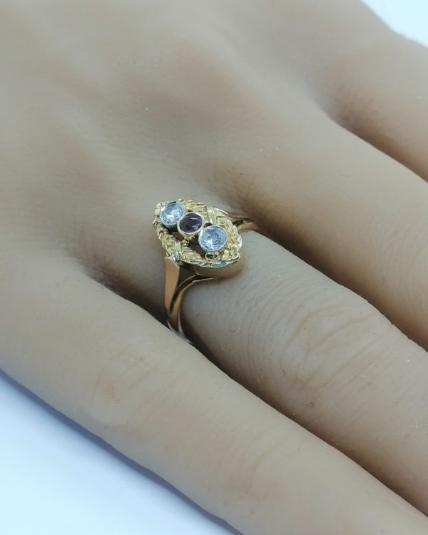 Bague en or jaune, avec roses de diamants et cabochon d'améthyste, 1920. – Image 4