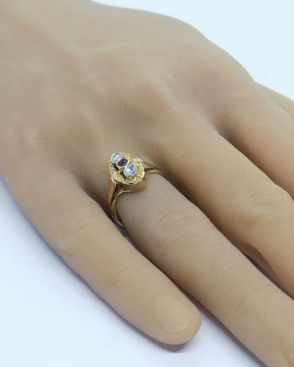 Bague en or jaune, avec roses de diamants et cabochon d'améthyste, 1920. – Image 5