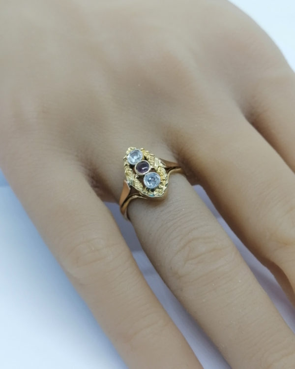 Bague en or jaune, avec roses de diamants et cabochon d'améthyste, 1920. – Image 6