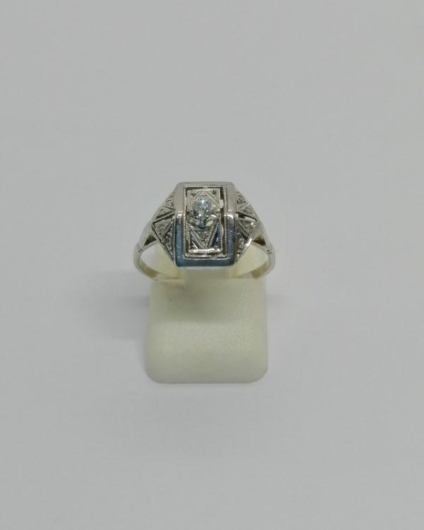 Bague en or gris, de forme hexagonale, et sertie de diamants, Art Déco vers 1930.