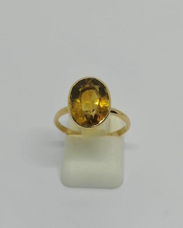 Bague en or jaune, corbeille ajourée et citrine ambrée, vers 1950-60.