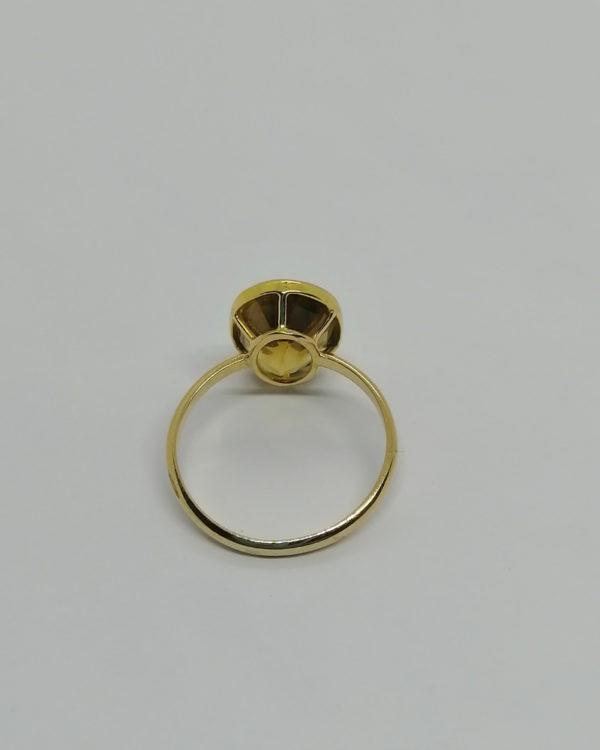 Bague en or jaune, corbeille ajourée et citrine ambrée, vers 1950-60. – Image 3