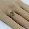 Bague en or jaune, corbeille ajourée et citrine ambrée, vers 1950-60. – Image 5