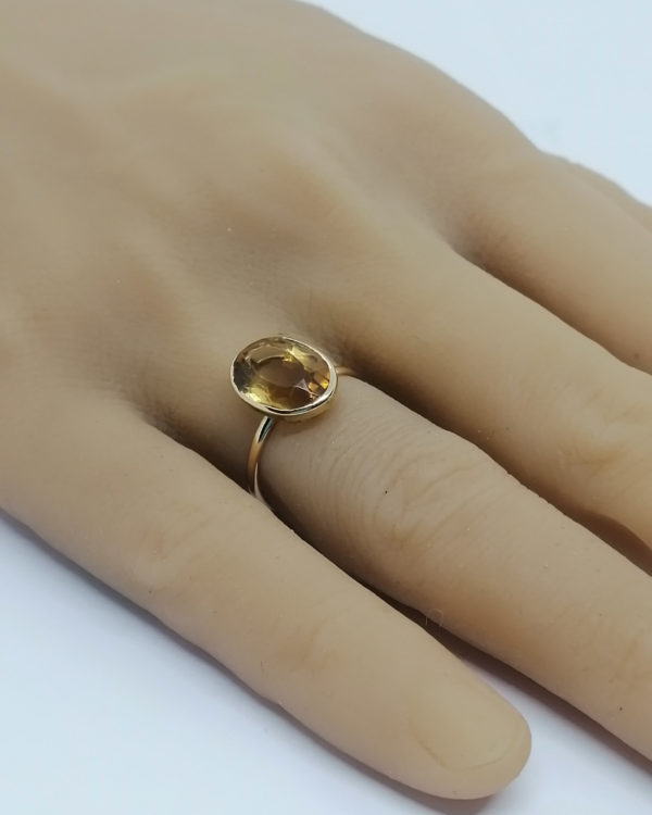 Bague en or jaune, corbeille ajourée et citrine ambrée, vers 1950-60. – Image 5
