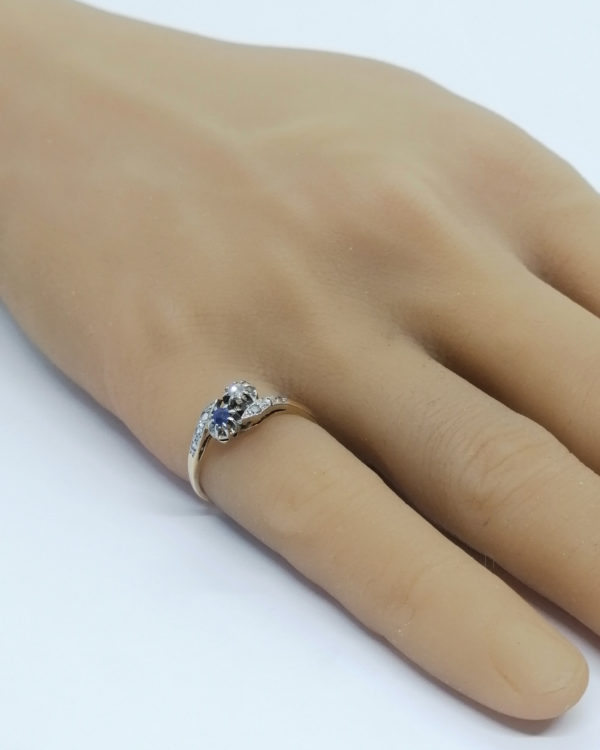 Bague en or rosé, petit modèle toi et moi, saphir et rose de diamant, vers 1900-20. – Image 5