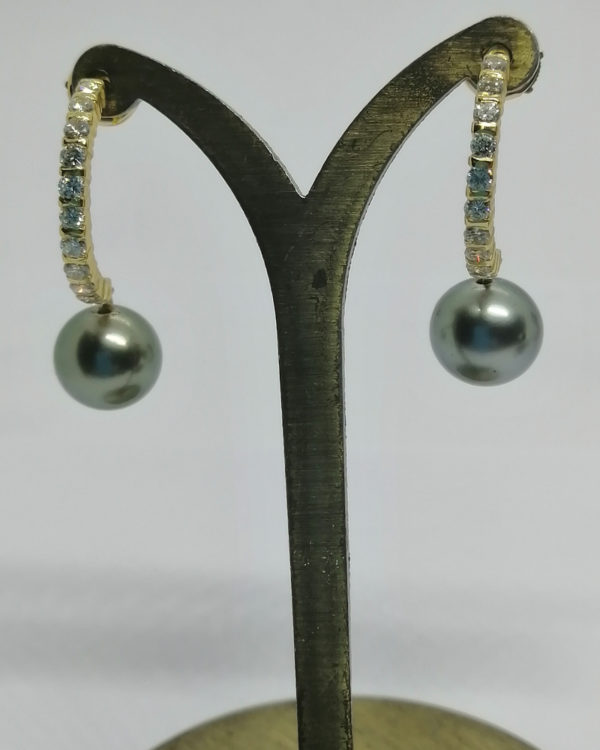 Boucles d'oreilles en or sertie de diamants et perle de Tahiti, création originale. – Image 3