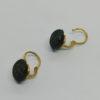Paire de boucles d'oreilles, or et cabochon de Jais ouvragé, vers 1900-20. – Image 4