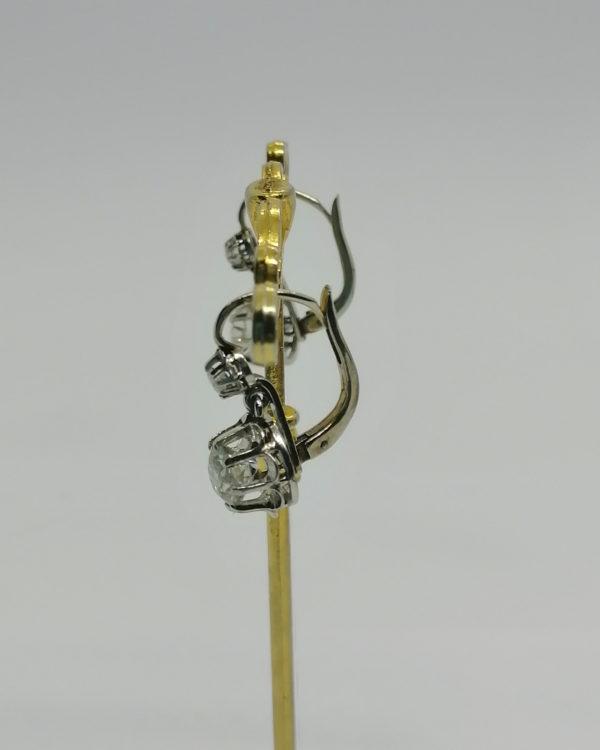 Boucles d'oreilles, or gris et platine, dormeuses avec diamants importants, 1920-25. – Image 4