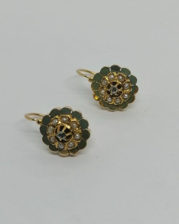 Boucles d'oreilles, en or rosé, avec demi-perles fines et rose de diamant, 1870-80.