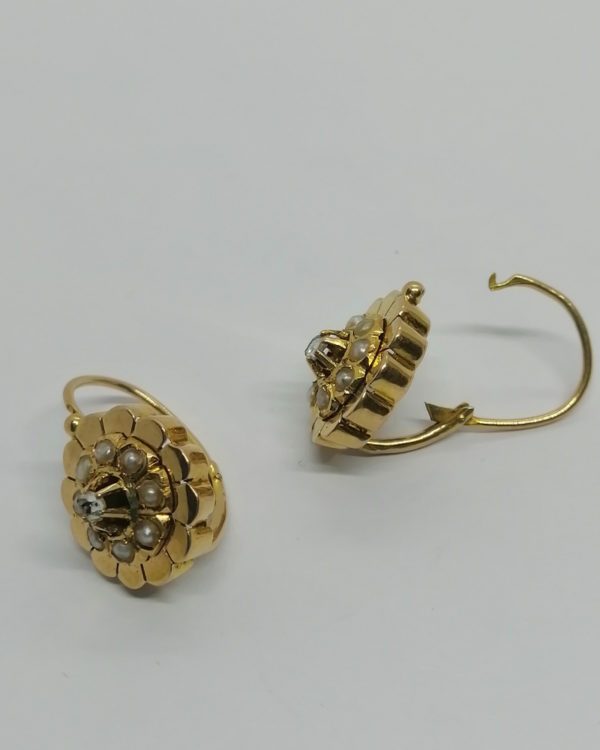 Boucles d'oreilles, en or rosé, avec demi-perles fines et rose de diamant, 1870-80. – Image 4
