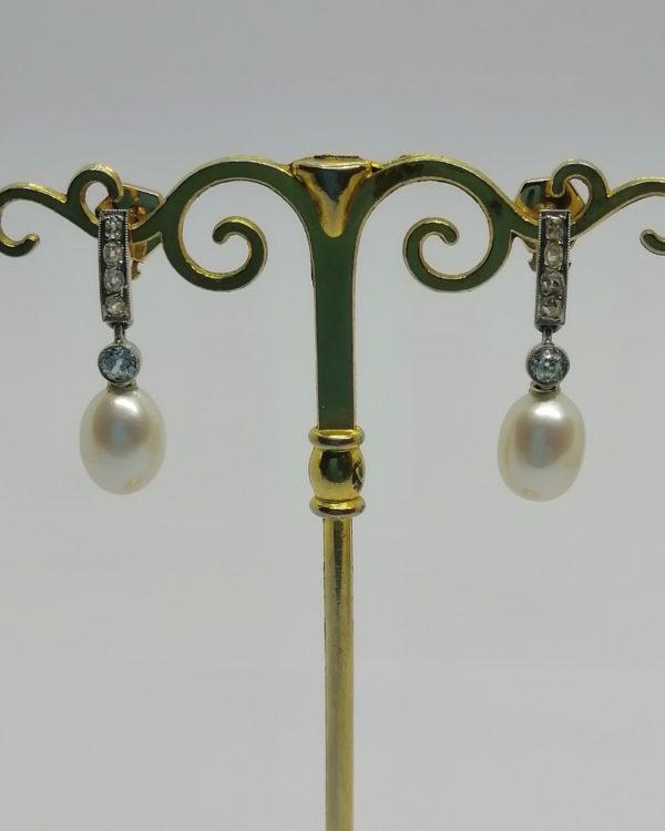 Boucles d'oreilles en or, sertie de diamants et perles en pampille, vers 1925-35. – Image 4