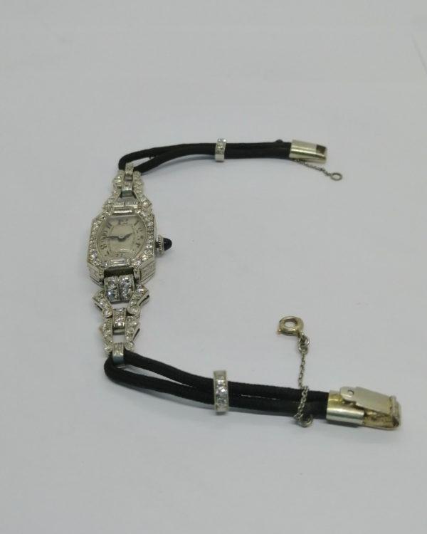 Bracelet, montre en platine, pavage de diamants, Art Déco vers 1925-30. – Image 4
