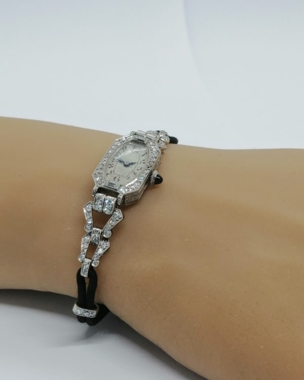 Bracelet, montre en platine, pavage de diamants, Art Déco vers 1925-30. – Image 5