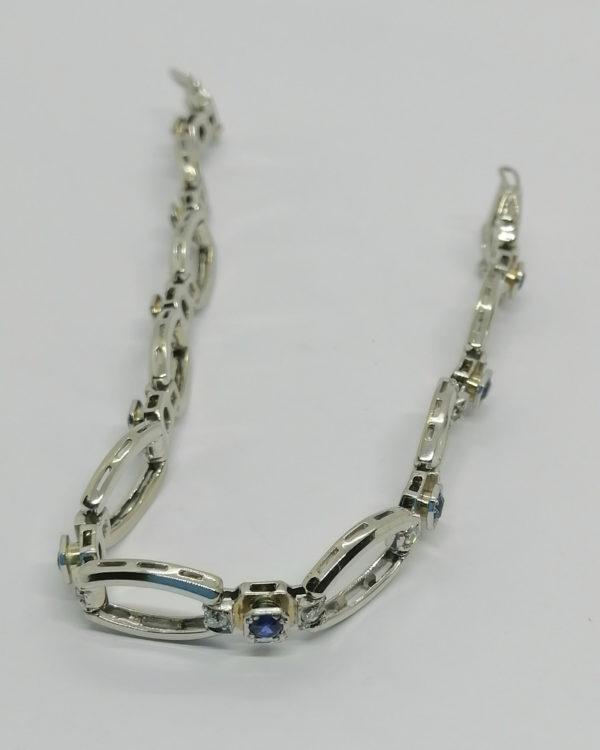 Bracelet en or gris, avec sertie de saphirs et diamants, maille Art Déco, vers 1925-30. – Image 4