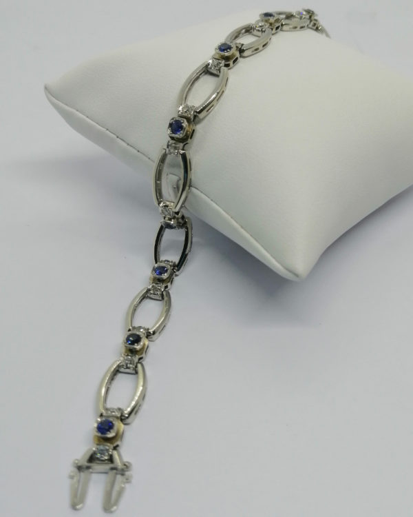 Bracelet en or gris, avec sertie de saphirs et diamants, maille Art Déco, vers 1925-30. – Image 5