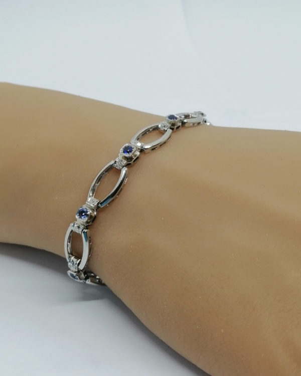 Bracelet en or gris, avec sertie de saphirs et diamants, maille Art Déco, vers 1925-30. – Image 7