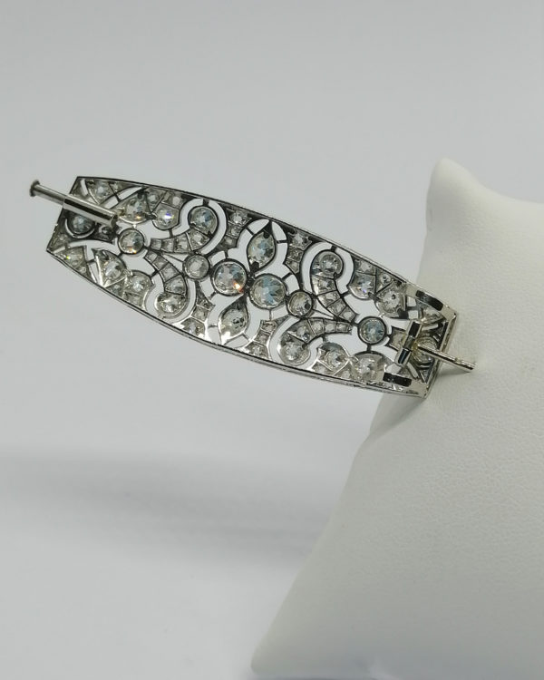 Broche/pendentif, or gris et platine, ajourée avec pavage de diamants, Art Déco 1925-30. – Image 7