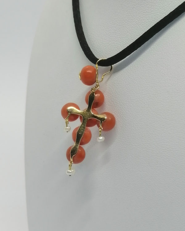 Pendentif, croix, en or jaune et boules de corail et perles naturelles, 1900. – Image 4