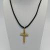 Pendentif, croix en or jaune, avec fil tourné, vers 1950-70.