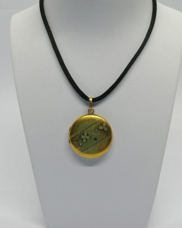 Pendentif, cassolette en or bicolore, motif végétal, Art Nouveau, vers 1900.