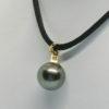 Pendentif, en or, création avec diamants et grosse perle de Tahiti. – Image 4