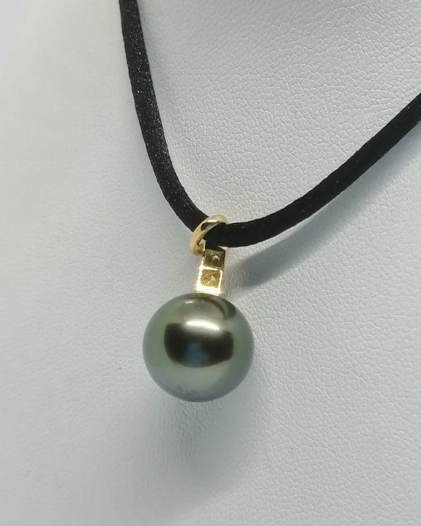 Pendentif, en or, création avec diamants et grosse perle de Tahiti. – Image 4