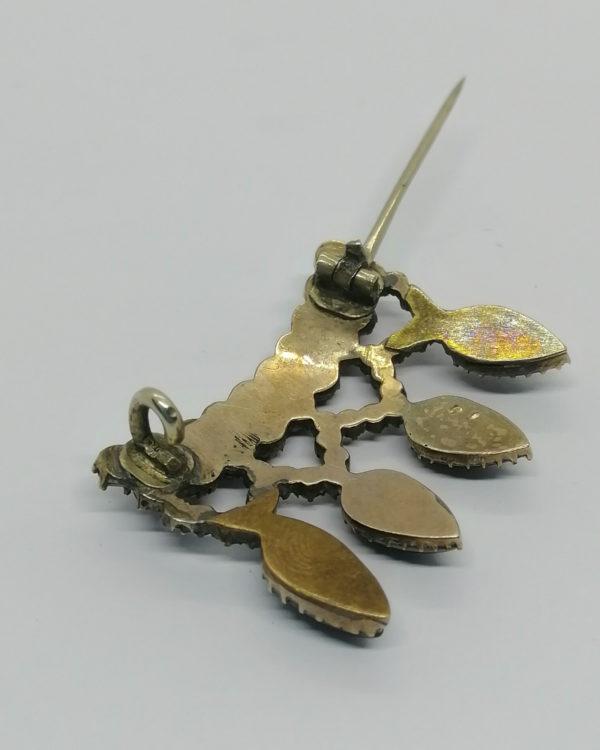 Broche monture laiton jaune, et pavage de grenats taille bohême et gouttes, 1900. – Image 6
