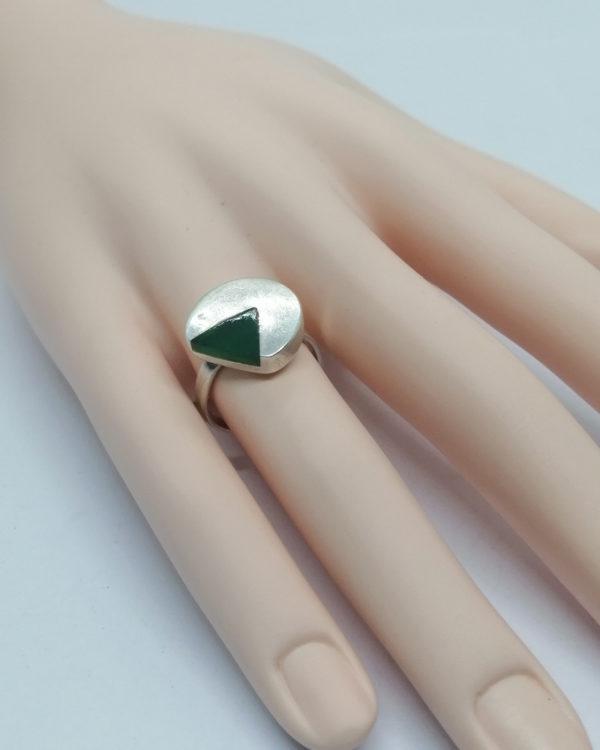 Bague argent, avec inclusion d'agate verte, 1960. – Image 4