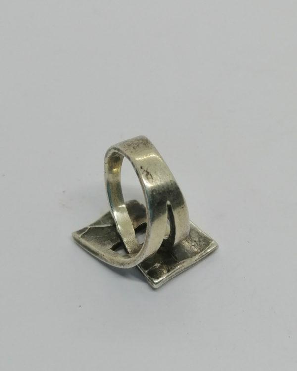 Bague argent, avec deux parties qui s'enchevêtre, 1970-80. – Image 3