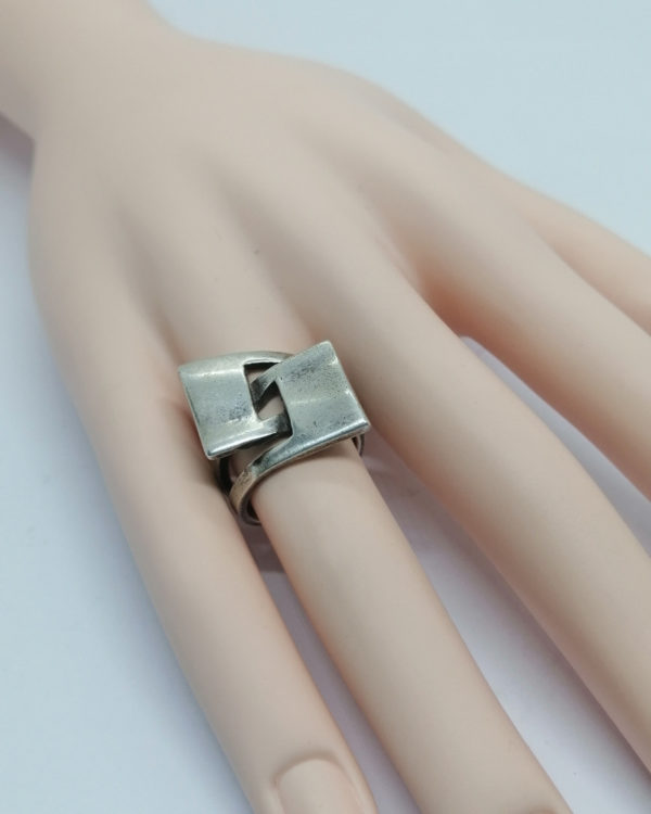 Bague argent, avec deux parties qui s'enchevêtre, 1970-80. – Image 4