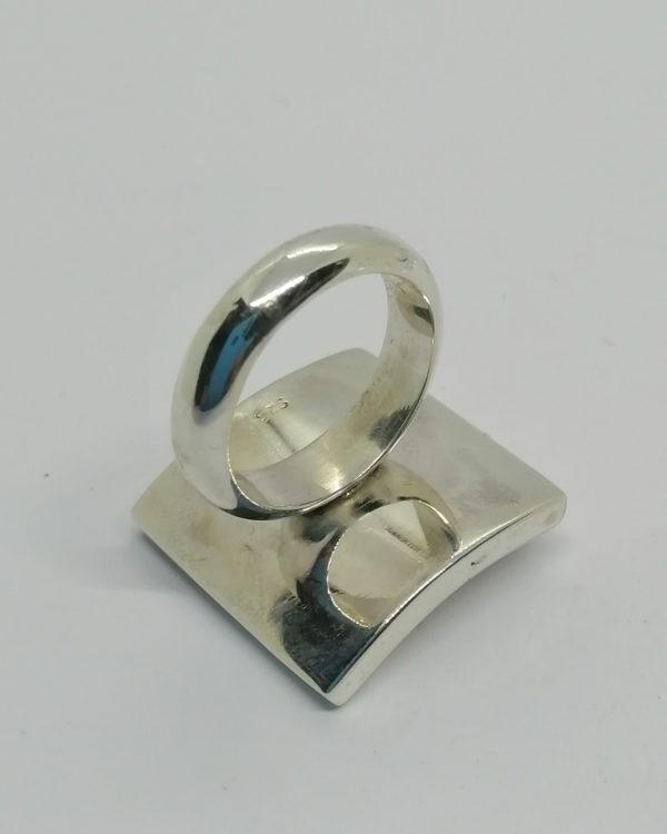 Bague argent importante, avec carré incurvé et perle bouton de culture, vers 1960-70. – Image 4