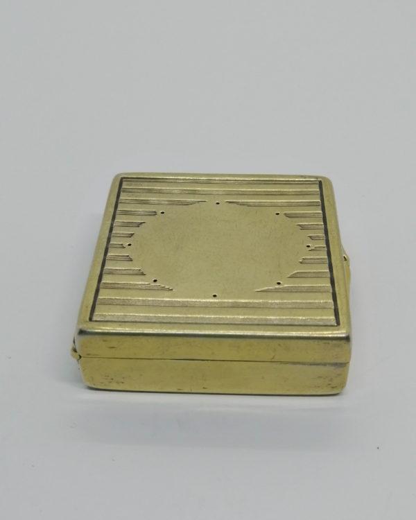 Boîte carré en argent/vermeil, avec stries guillochés, travail Suisse vers 1930. – Image 3