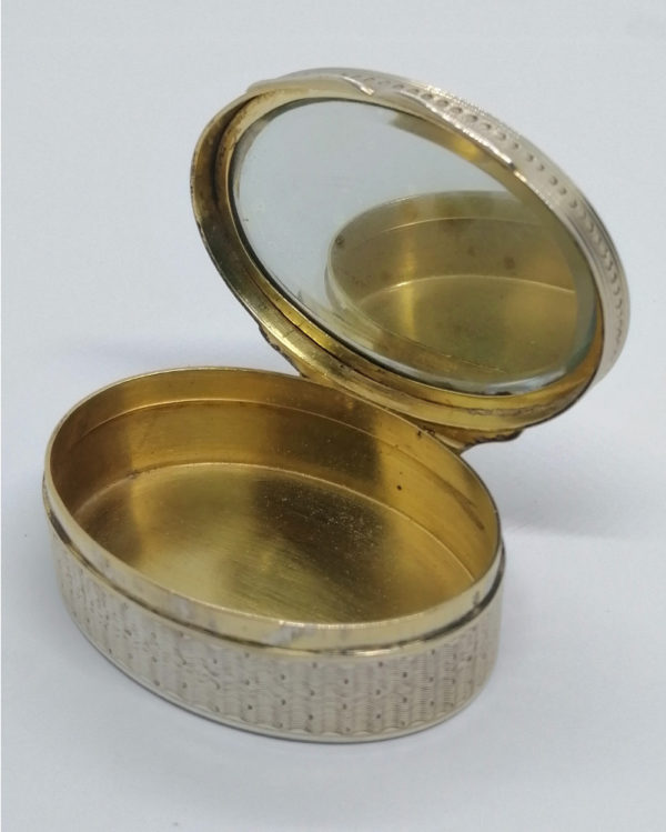 Boîte à pilules, argent, entièrement guillochée, vers 1920-30. – Image 4