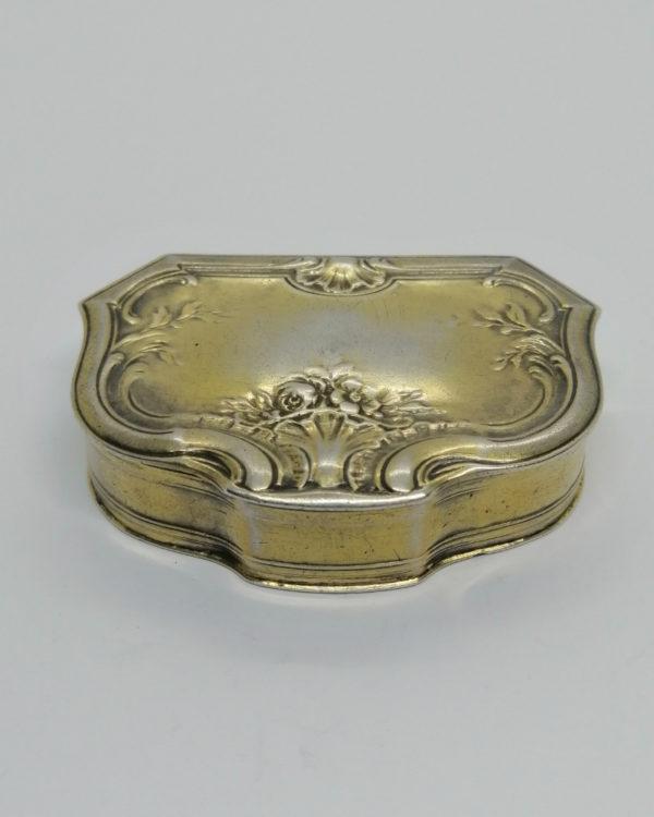 Boîte argent/vermeil, décor floral et végétal, vers 1900-20, Maison Hénin à Paris.
