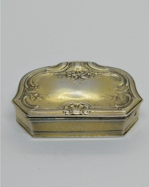 Boîte argent/vermeil, décor floral et végétal, vers 1900-20, Maison Hénin à Paris. – Image 2