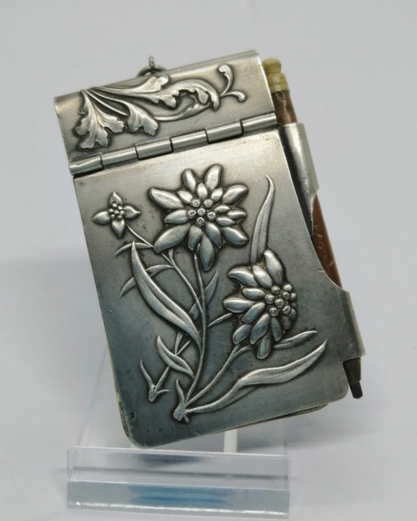 Carnet de bal, argent massif, et décor floral Art Nouveau, vers 1900, Paris. – Image 2