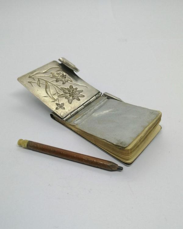 Carnet de bal, argent massif, et décor floral Art Nouveau, vers 1900, Paris. – Image 3