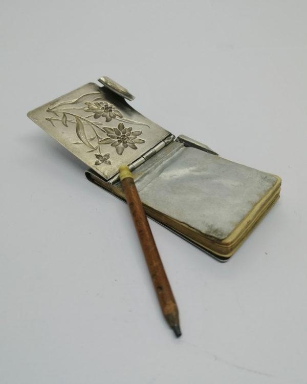 Carnet de bal, argent massif, et décor floral Art Nouveau, vers 1900, Paris. – Image 4