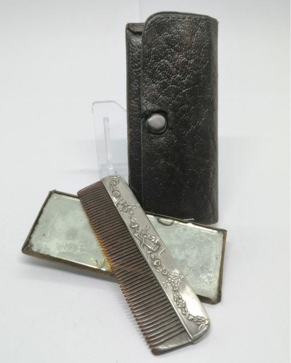 Nécessaire de voyage à moustache ou barbe, argent, avec décor floral, vers 1900-20. – Image 4