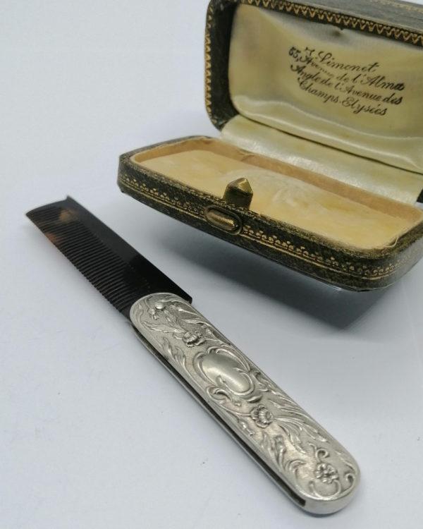 Peigne à moustache, argent, décor floral et végétal, Art Nouveau vers 1900. – Image 5