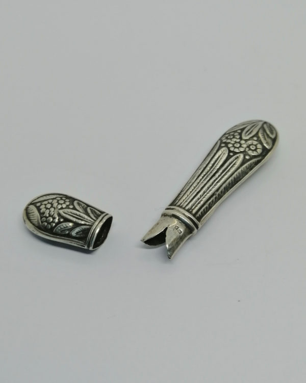 Porte-aiguilles, argent massif, décor floral et végétal stylisé, Art Déco Portugal, vers 1938. – Image 4