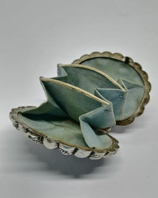 Petit porte-monnaies, argent massif, en forme de coquillage, vers 1900. – Image 4