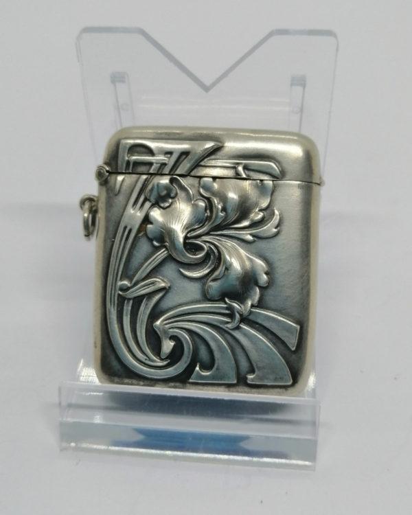 Pyrogène argent, décor aux iris et enroulements, Art Nouveau, 1900.