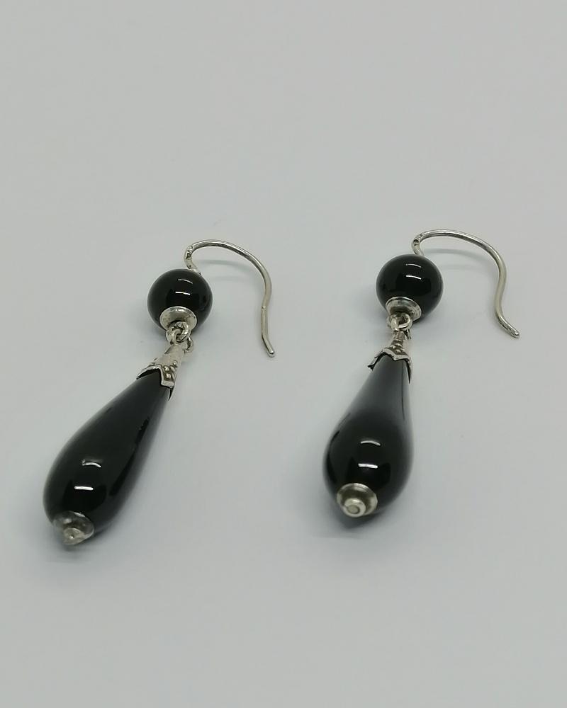Boucles d'oreilles en argent , pendantes en onyx, 1880-1900.