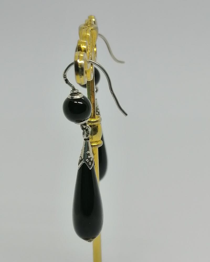 Boucles d'oreilles en argent , pendantes en onyx, 1880-1900. – Image 3