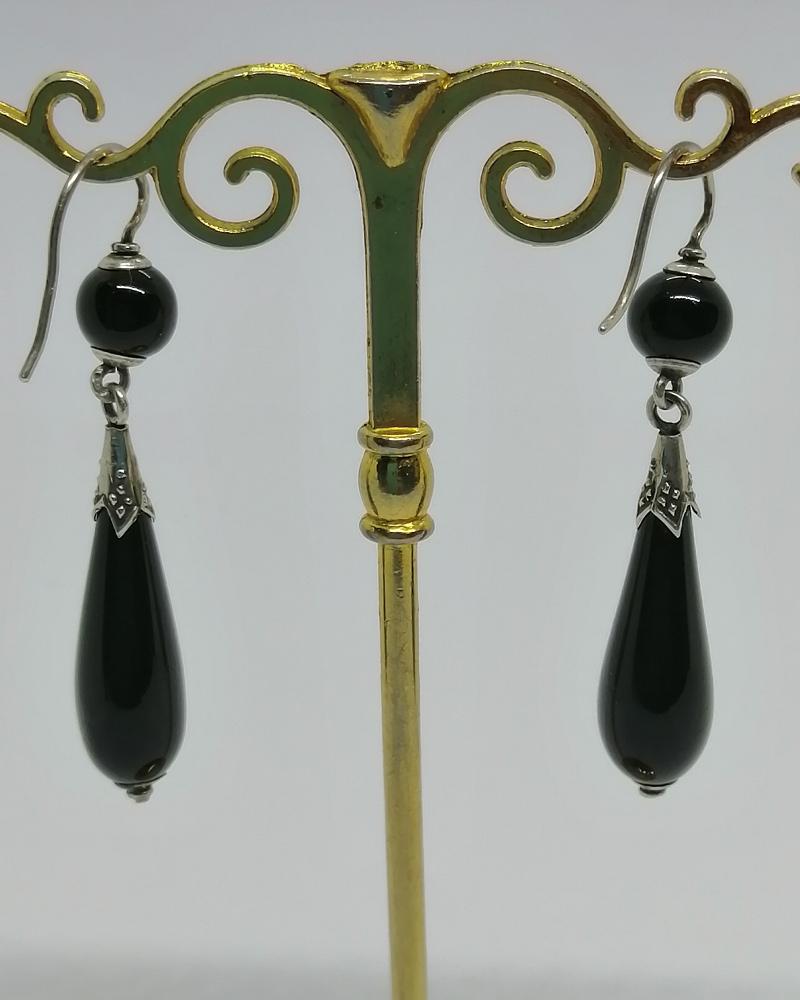 Boucles d'oreilles en argent , pendantes en onyx, 1880-1900. – Image 4