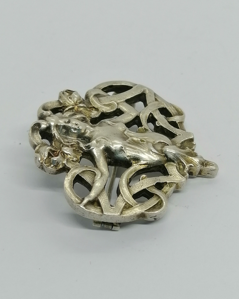 Broche argent, de forme typique de l'Art Nouveau, femme aux fleurs, 1880-1900. – Image 3
