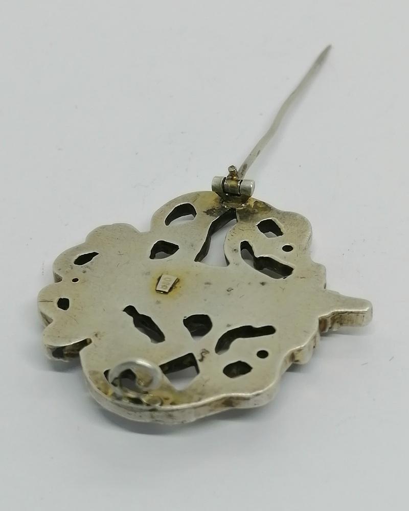 Broche argent, de forme typique de l'Art Nouveau, femme aux fleurs, 1880-1900. – Image 4